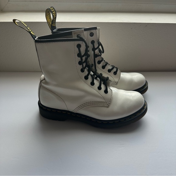 Dr martens woman’s white boots - Picture 2 of 14